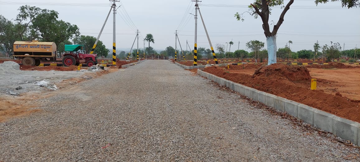 605 SQ.YDS + FREE 1BHK WEEKEND HOME (285 SFT) @ YADAGIRIGUTTA...